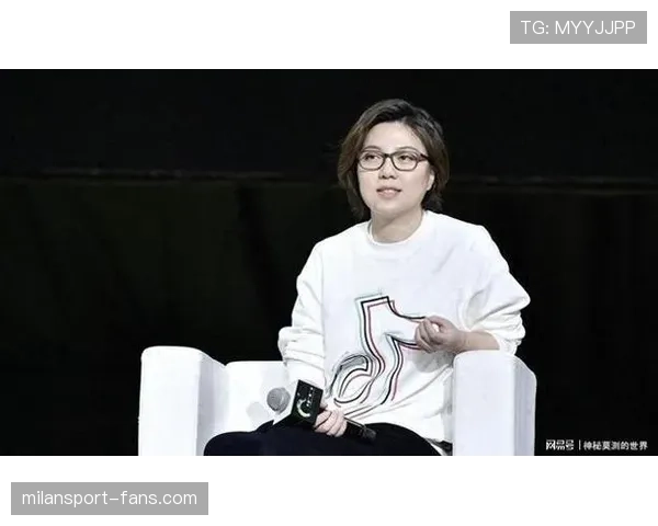 张楠的家里那个豪车车库,看得我都怀疑人生了,平时根本不像这么壕的样子嘛 张楠的家里那个豪车车库,看得我都怀疑人生了,平时根本不像这么壕的样子嘛