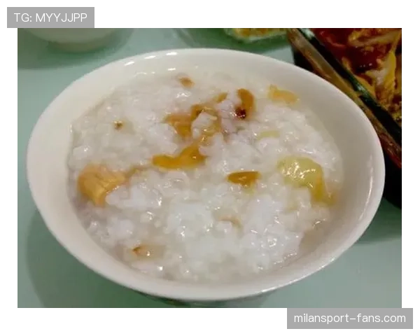杨千霖家冰箱里塞满蛋白粉，连饮料都是按克称着喝的